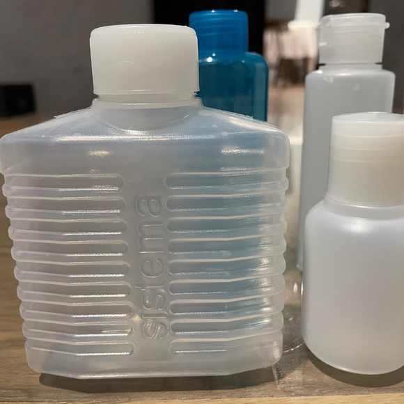 New 11-Piece Mixed Set Travel Toiletry Bottles - Picture 4 of 9